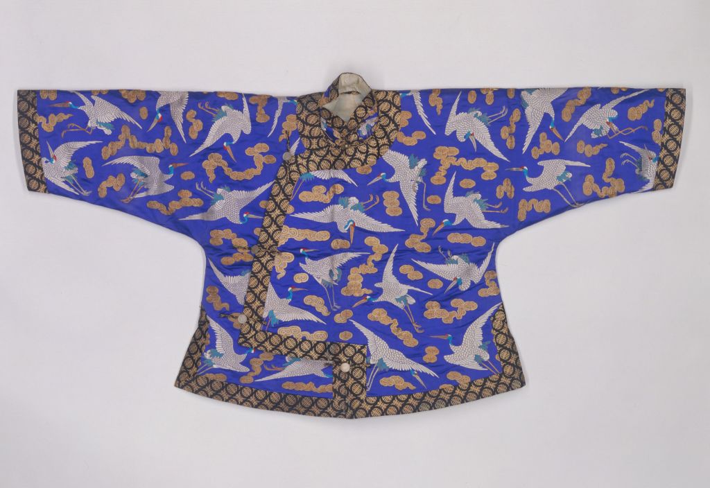 图片[1]-Royal blue satin embroidered plain gold cloud crane jacket-China Archive